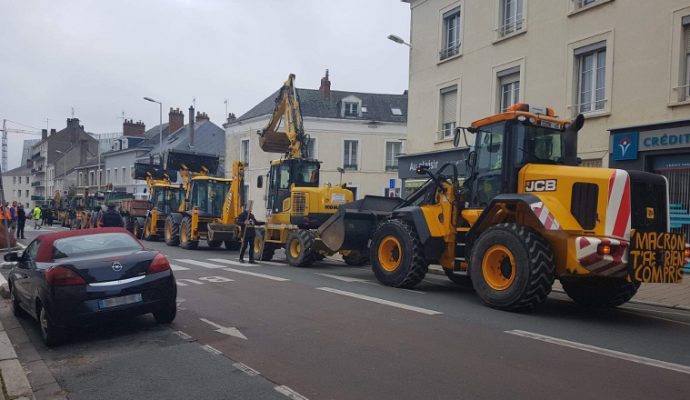 Les artisans défilent à Angers contre la fin du gazole non routier