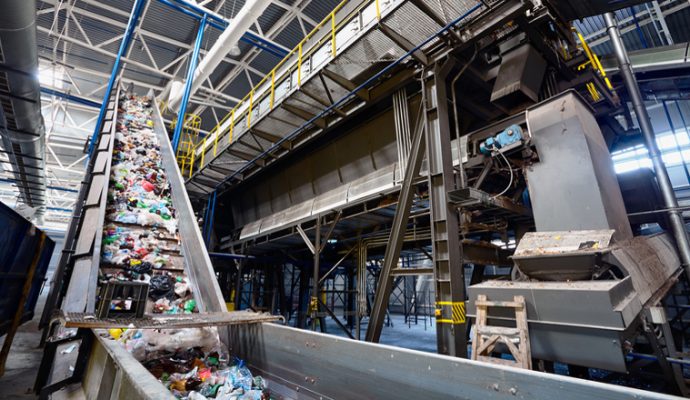 Un centre de tri des déchets ménagers recyclables à la place de Biopôle