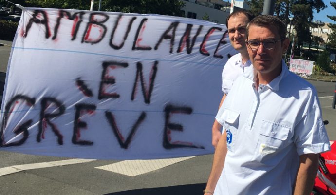 Les ambulanciers du CHU d’Angers poursuivent la grève