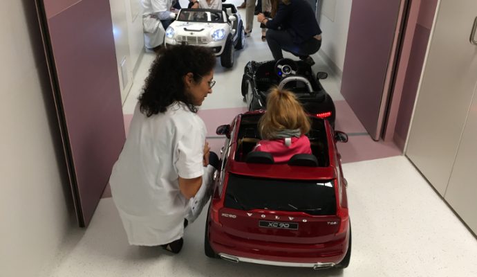 CHU d’Angers : des voitures électriques pour les jeunes patients
