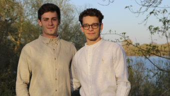Deux angevins créent une marque de vêtements en lin made in France