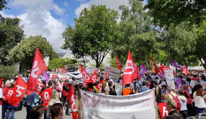 2 500 manifestants dans les rues d’Angers pour réclamer plus de moyens pour les soignants