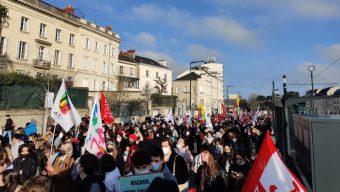Grève dans l’éducation : A Angers, 1 400 manifestants demandent une meilleure gestion de la crise sanitaire