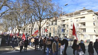 400 personnels de santé et de l’action sociale ont manifesté ce mardi 11 janvier à Angers pour réclamer davantage de moyens
