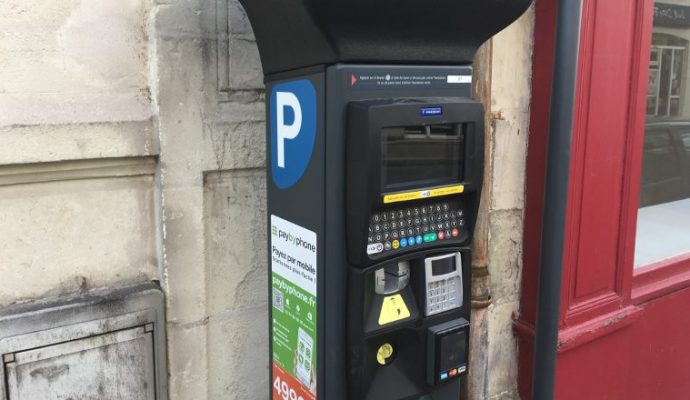 Le stationnement pourrait devenir payant dans les quartiers Saint-Serge et Ney