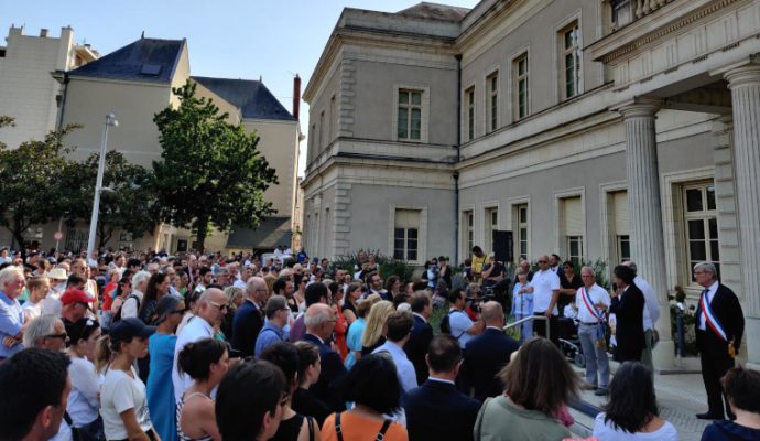 Un moment de recueillement en hommage aux trois jeunes décédés à Angers