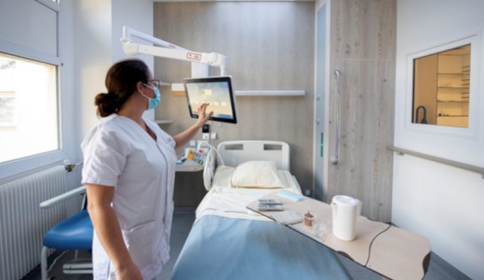 Le CHU d’Angers reçoit un prix pour son prototype de chambre hospitalière adaptée au grand âge